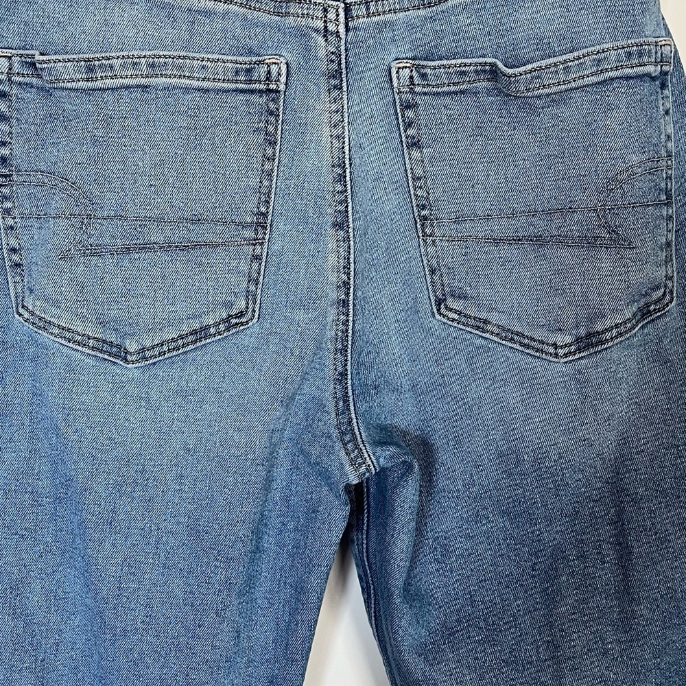 American Eagle Ripped Mom Jeans Size 4 Regular - Picture 4 of 8